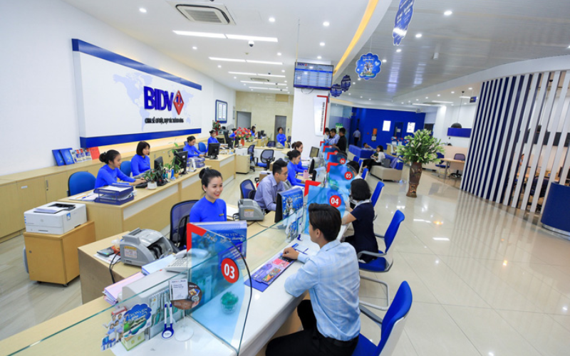 Quầy giao dịch tại ngân hàng cần sự giám sát liên tục với nhiều chức năng